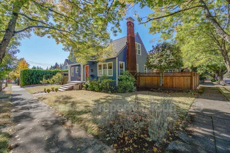 2814 H St - Photo 2 of 45