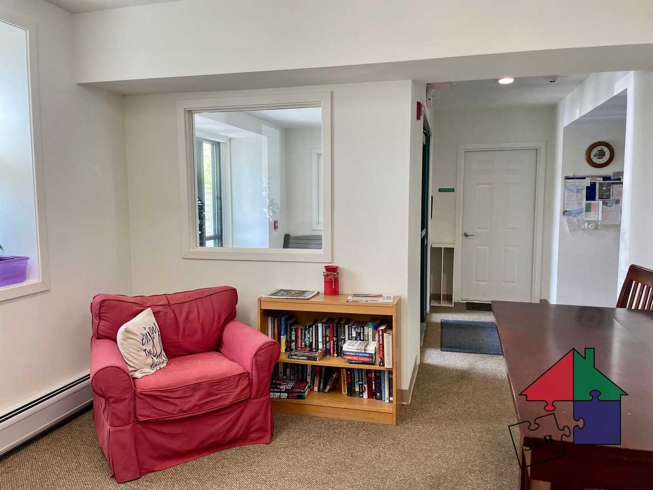 338 Highland Ave - Photo 5 of 46