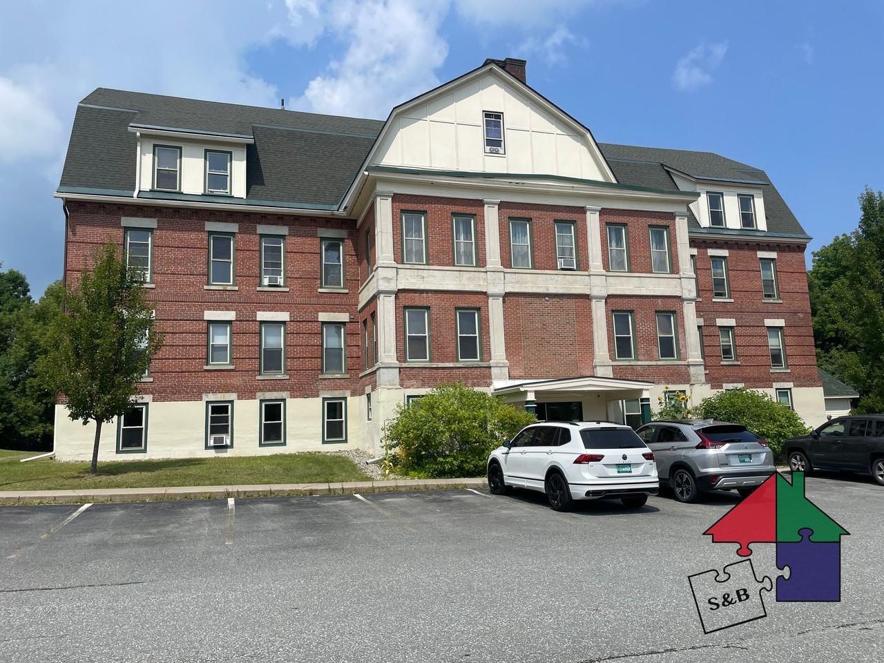 338 Highland Ave - Photo 7 of 46