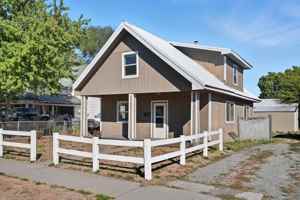 featured image of 2409 E Queen Ave