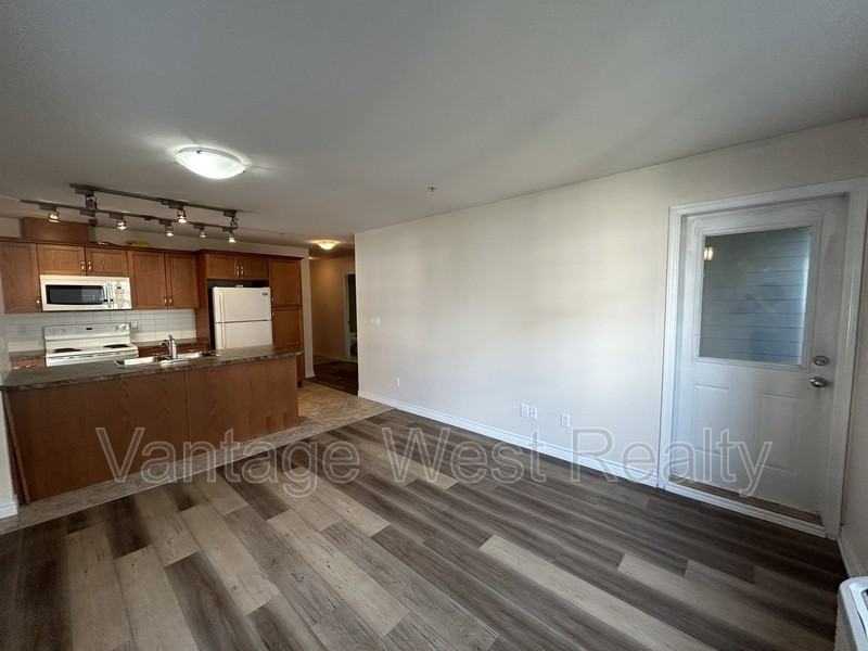 598 Sutherland Avenue - Photo 3 of 7