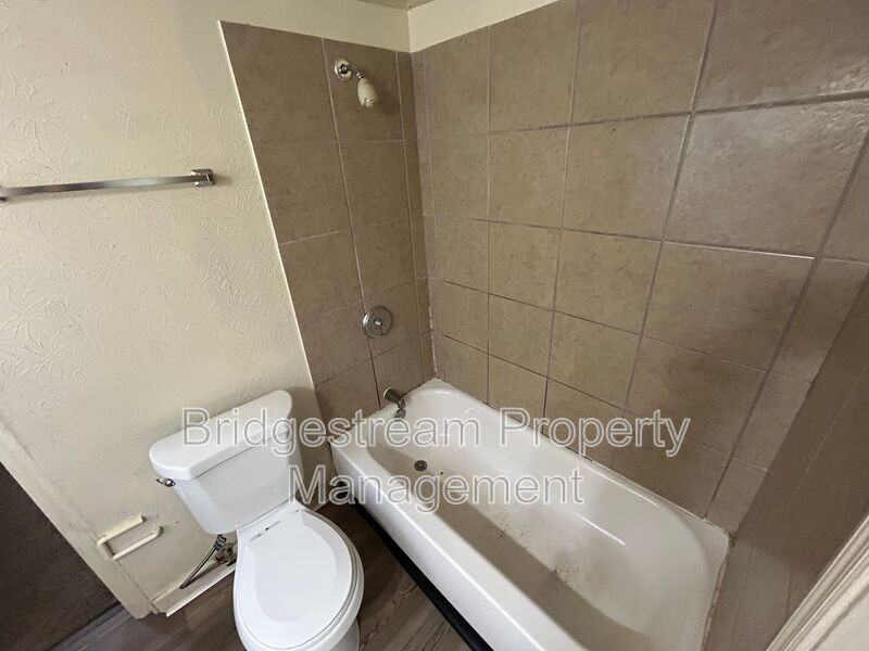 1317 Salem Ave #2 - Photo 5 of 7