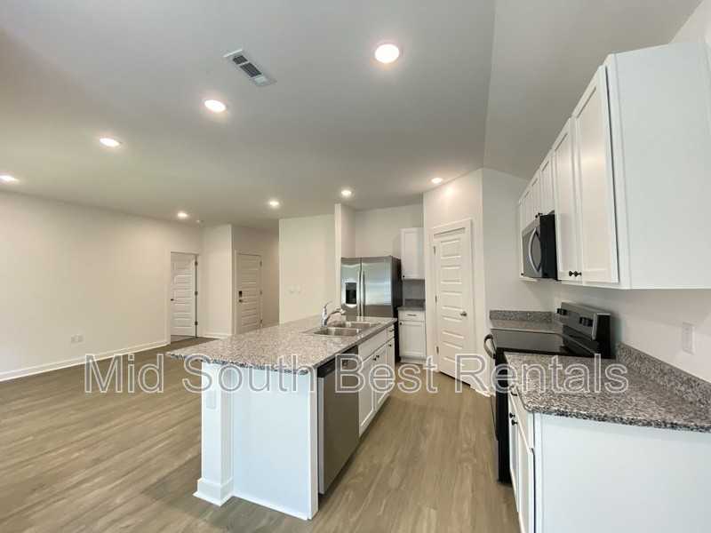 8405 Oxford Valley Dr - Photo 3 of 11