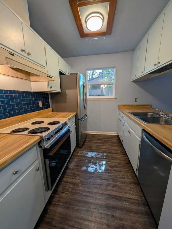 151 Parkbrook Cir