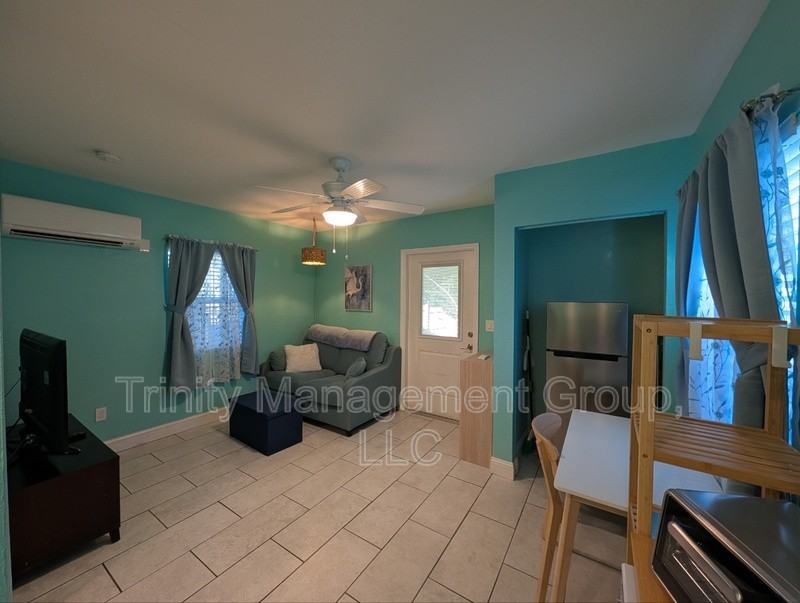 7271 Holiday Dr - Photo 3 of 10