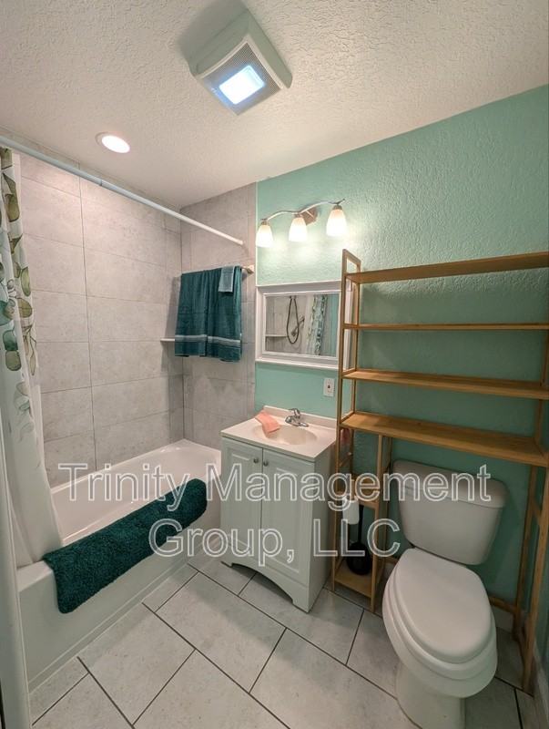 7271 Holiday Dr - Photo 6 of 10