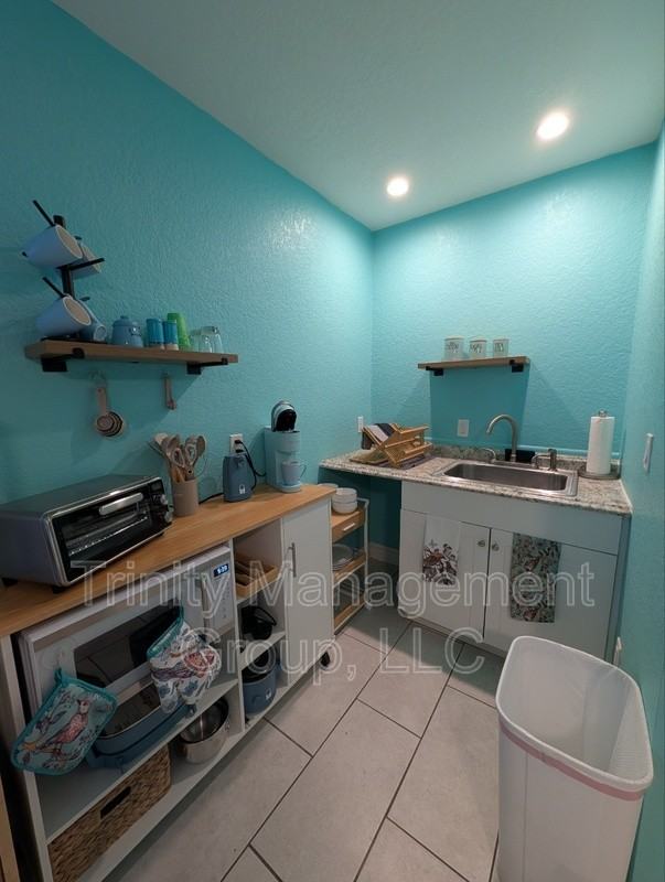 7271 Holiday Dr - Photo 7 of 10