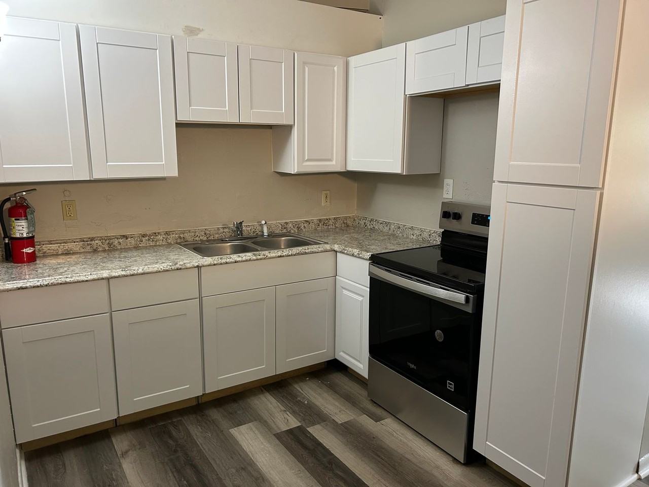 2932 Ne 12th St - Photo 3 of 17