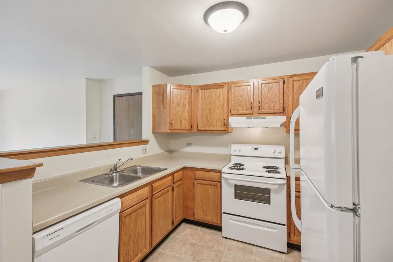 Maple Leaf Apartments - Photo 3 of 27