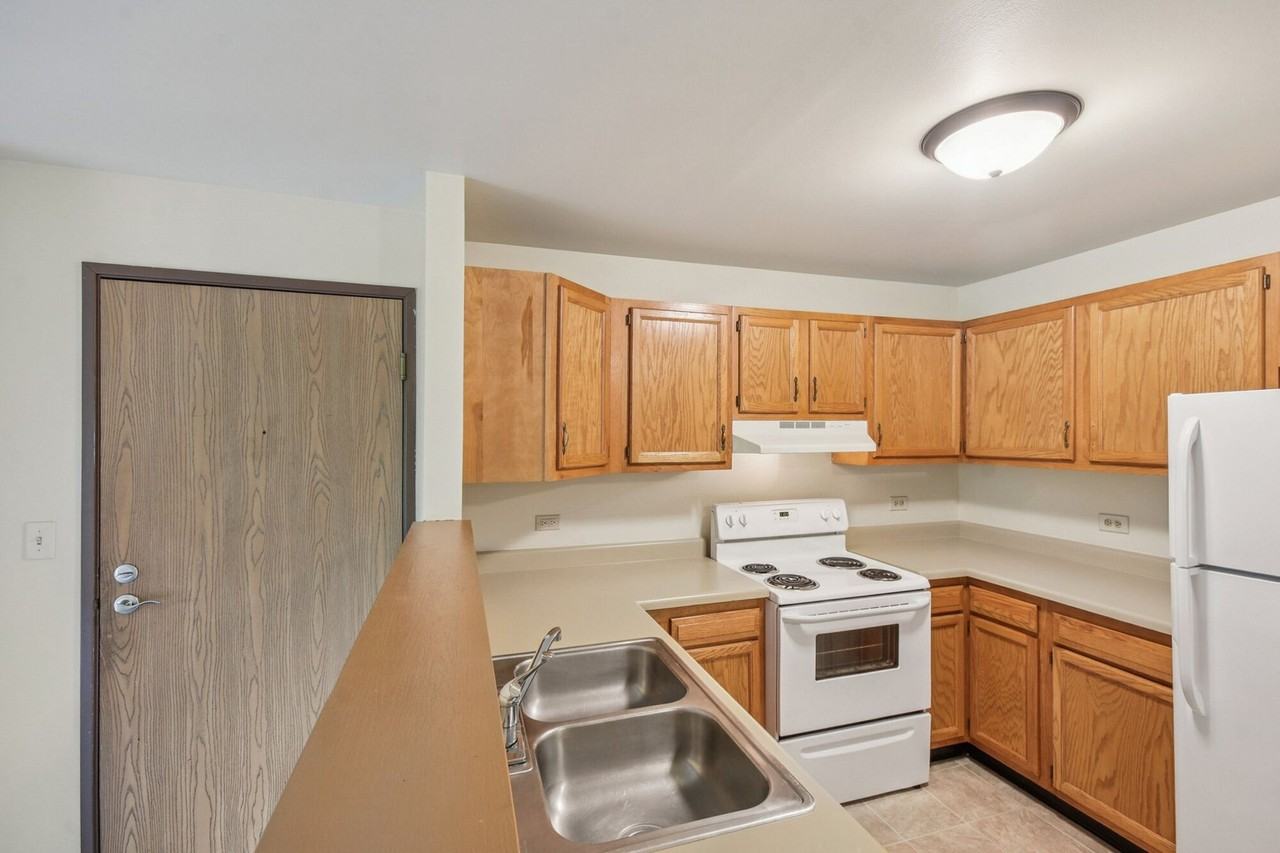 Maple Leaf Apartments - Photo 4 of 27