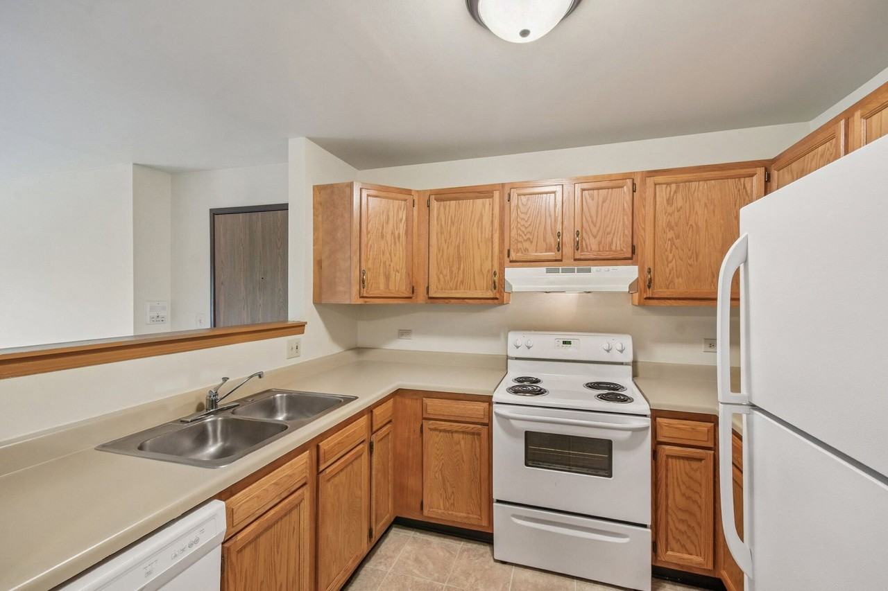 Maple Leaf Apartments - Photo 5 of 27