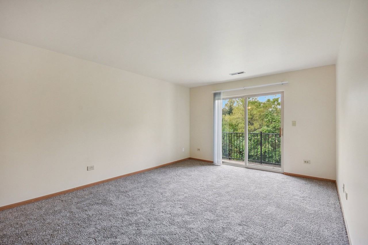 Maple Leaf Apartments - Photo 6 of 27