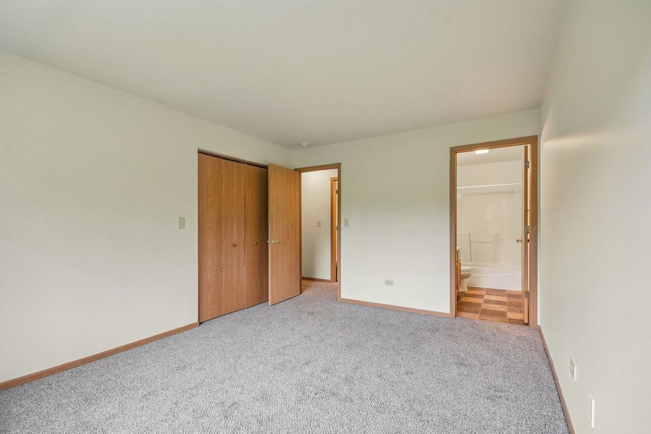 Maple Leaf Apartments - Photo 7 of 27