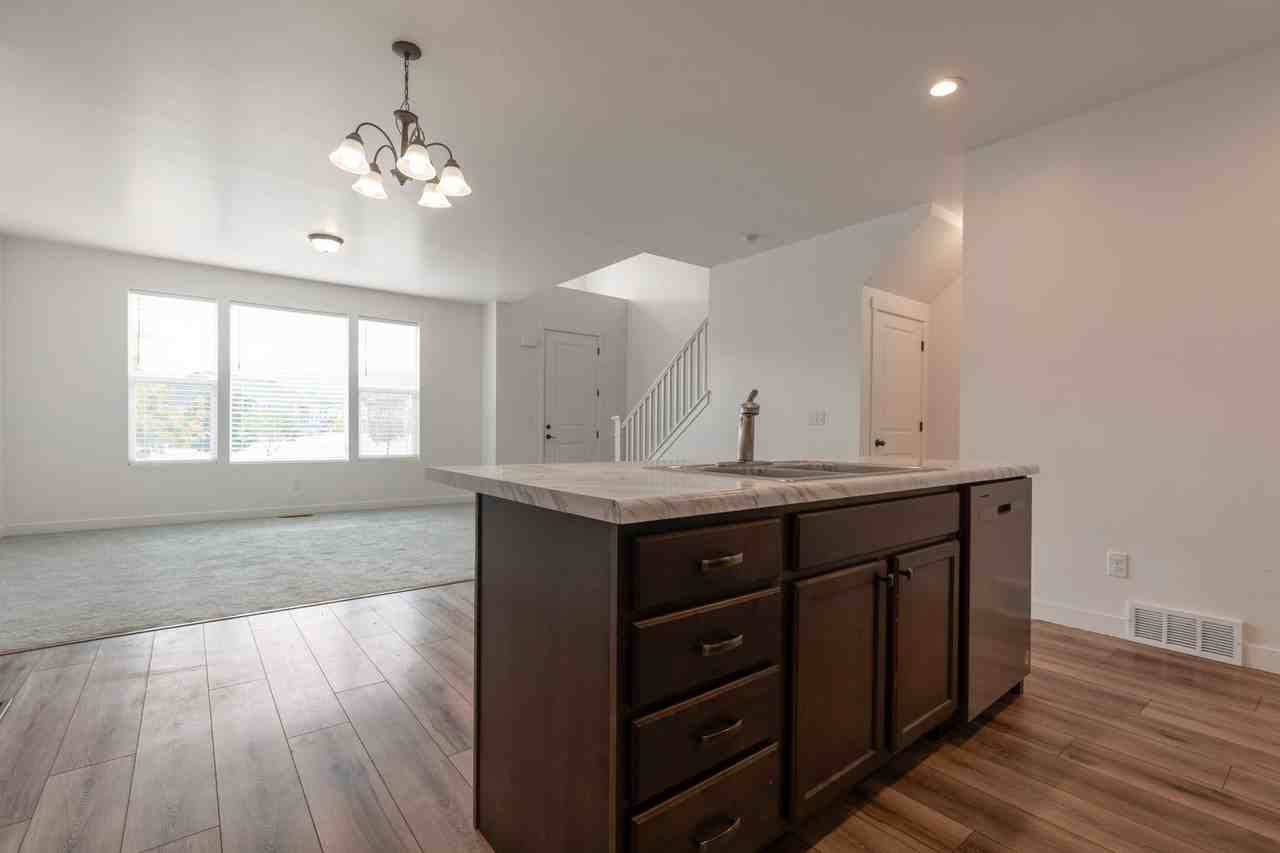 13178 Blythswood Lane - Photo 7 of 27