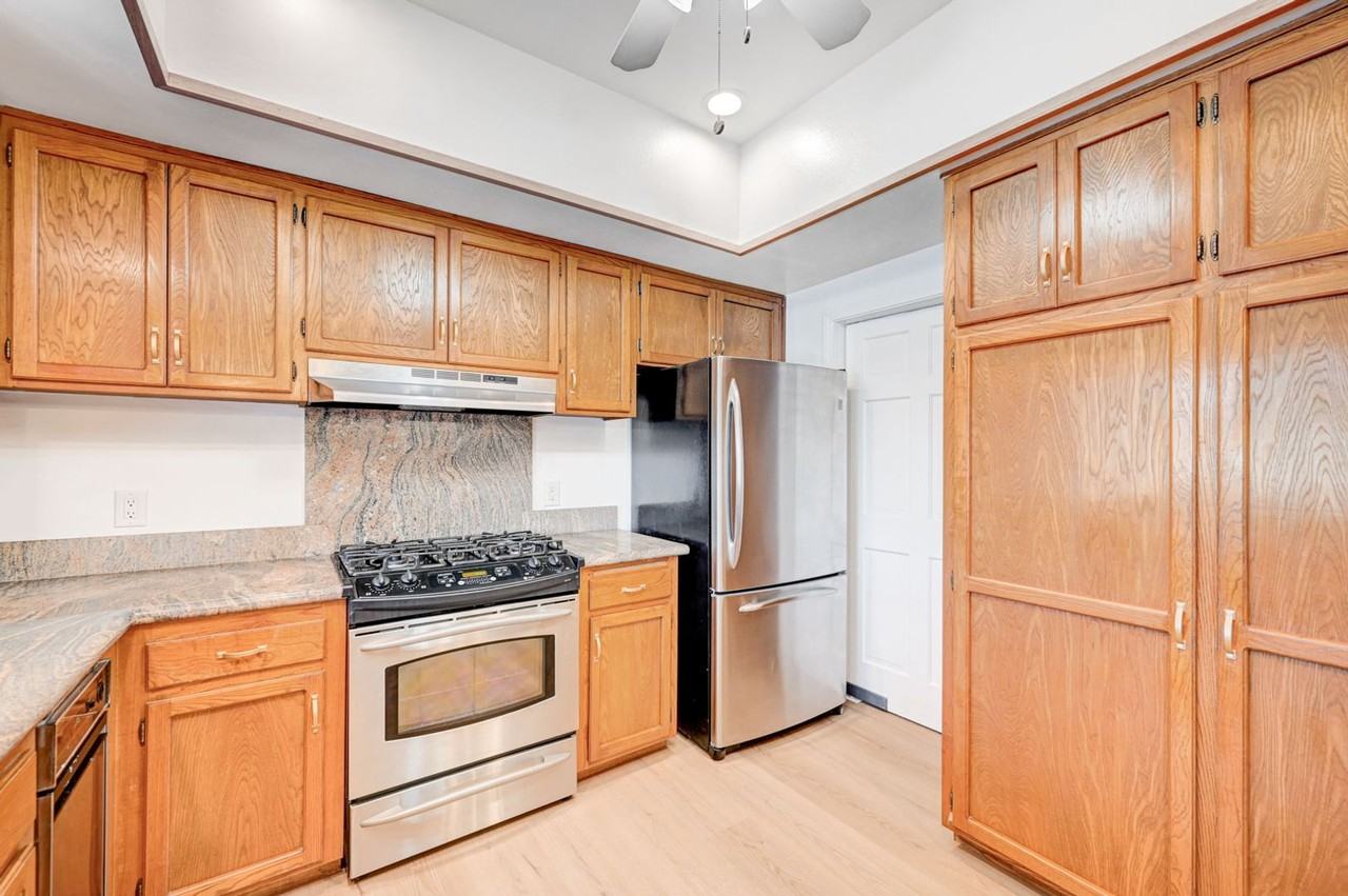 2916 West Oakey Boulevard - Photo 6 of 25