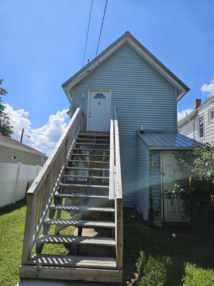 Gore- 29 N. New St Apt B - Photo 2 of 9