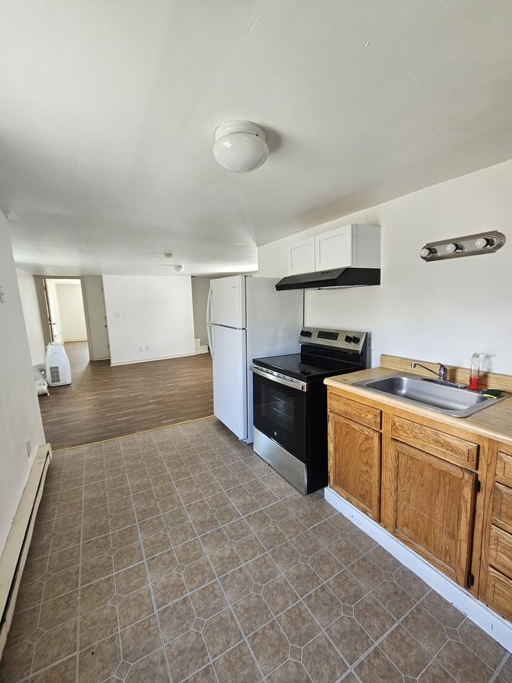 Gore- 29 N. New St Apt B - Photo 3 of 9