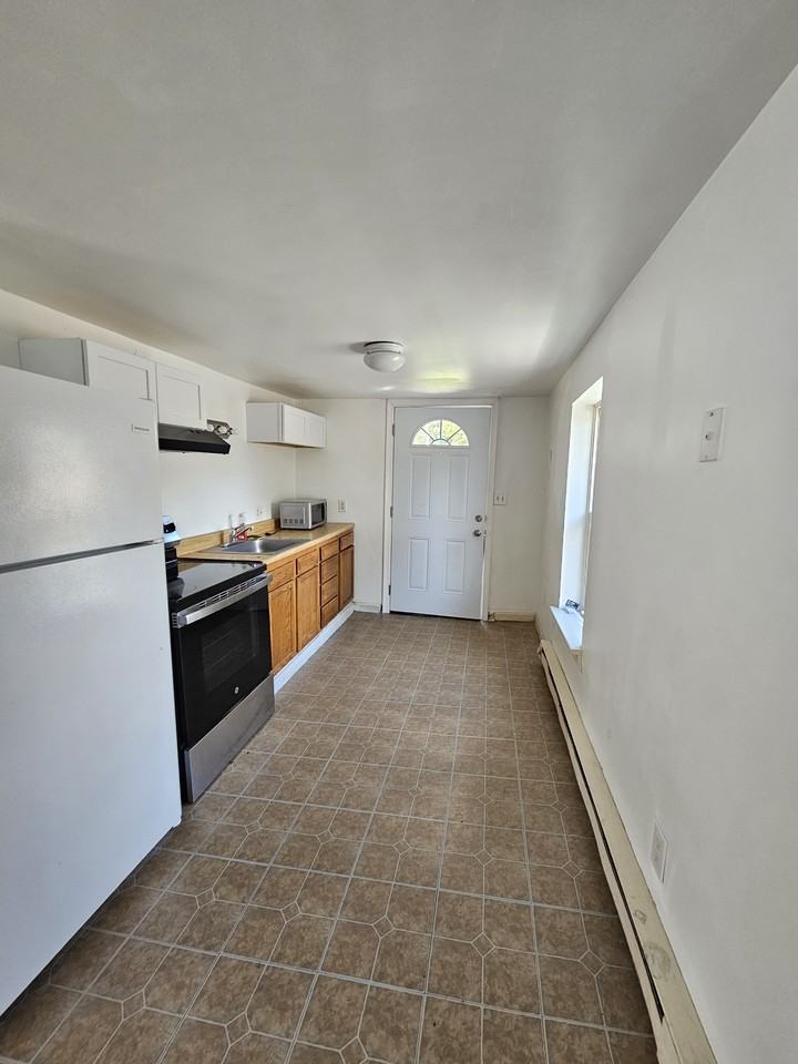 Gore- 29 N. New St Apt B - Photo 4 of 9