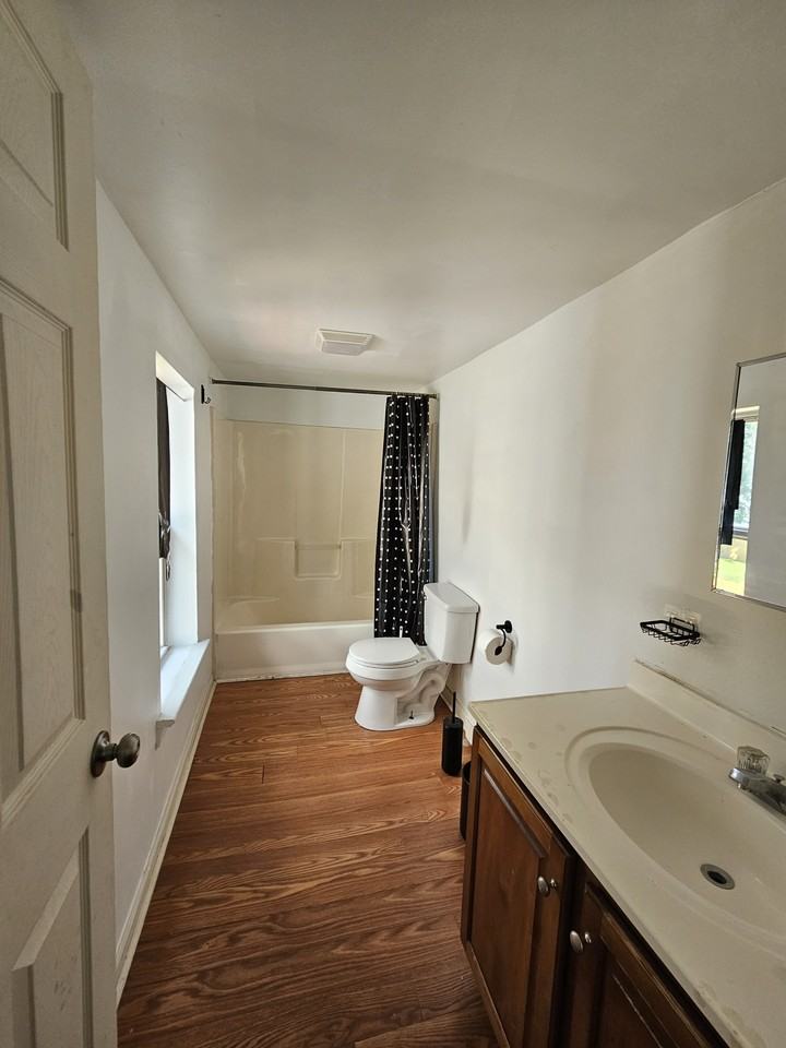 Gore- 29 N. New St Apt B - Photo 5 of 9