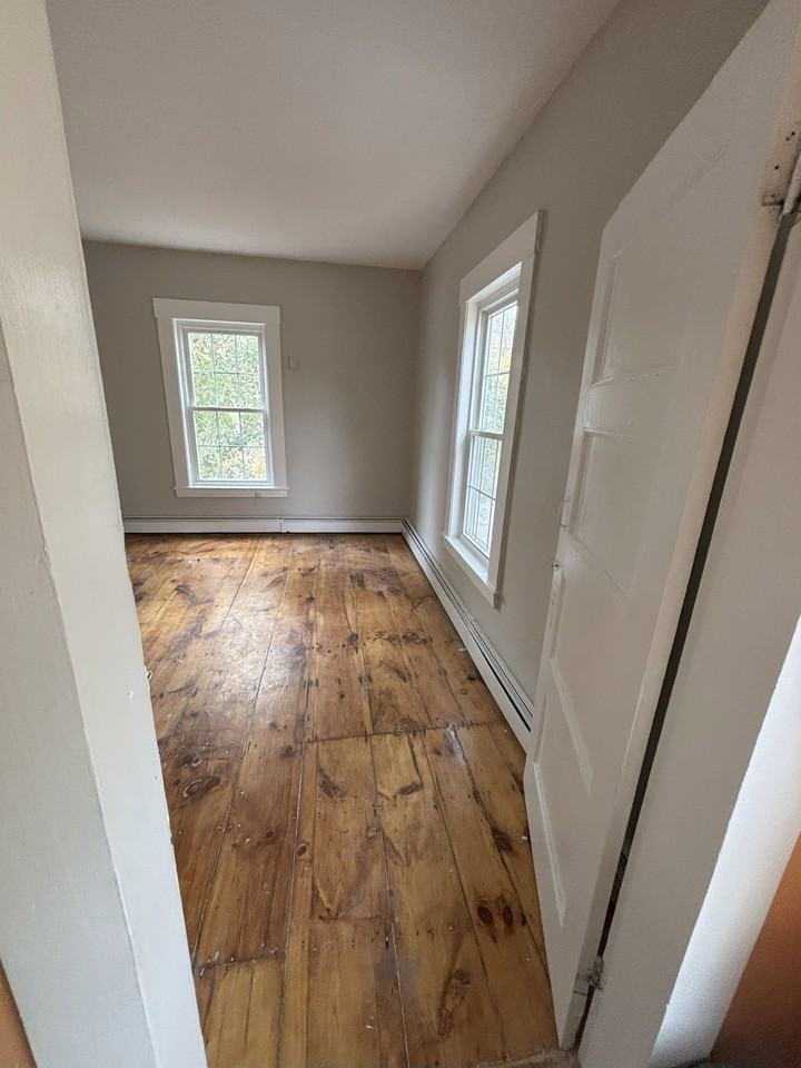 105 Main Street - Photo 3 of 9