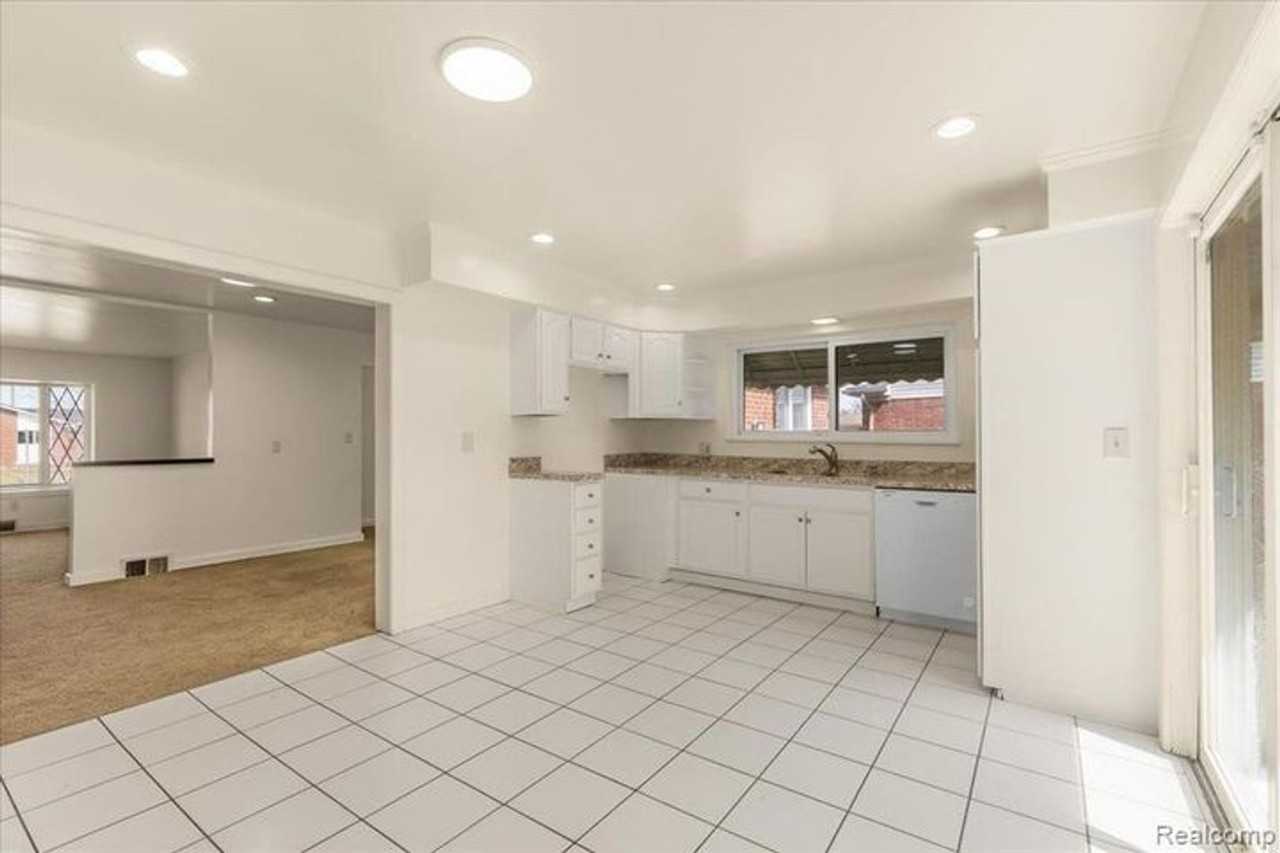 10343 N Oak Dr - Photo 3 of 11