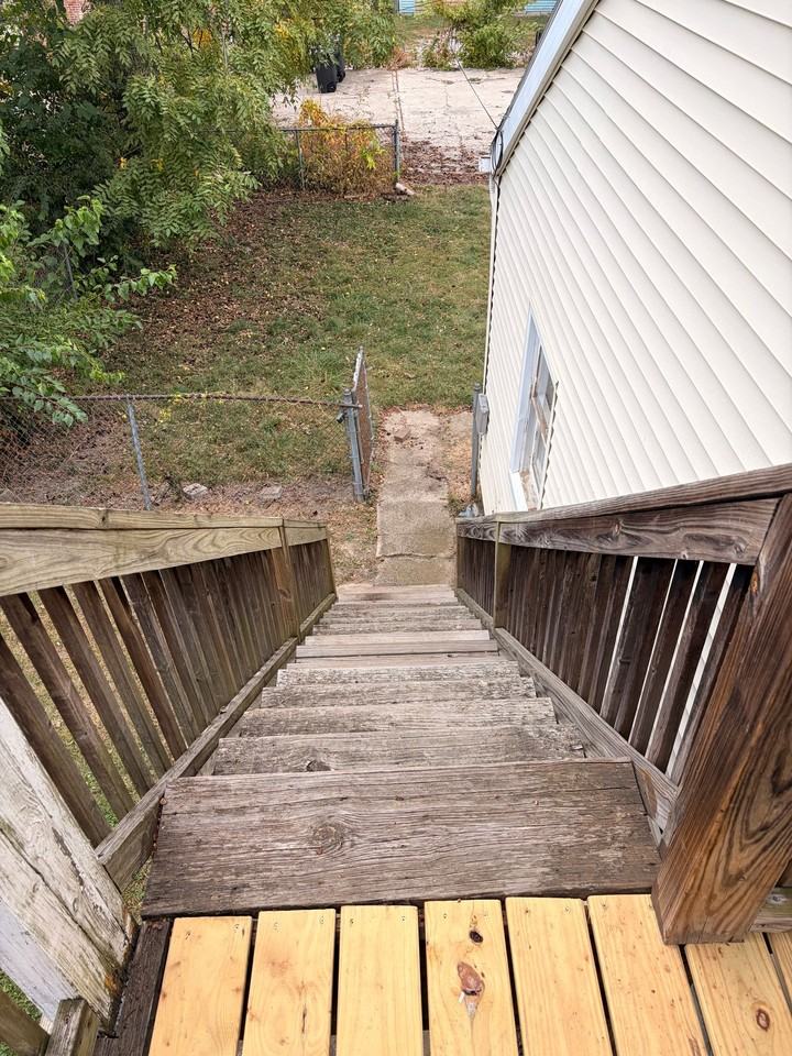 1735 Everett St - Photo 2 of 10