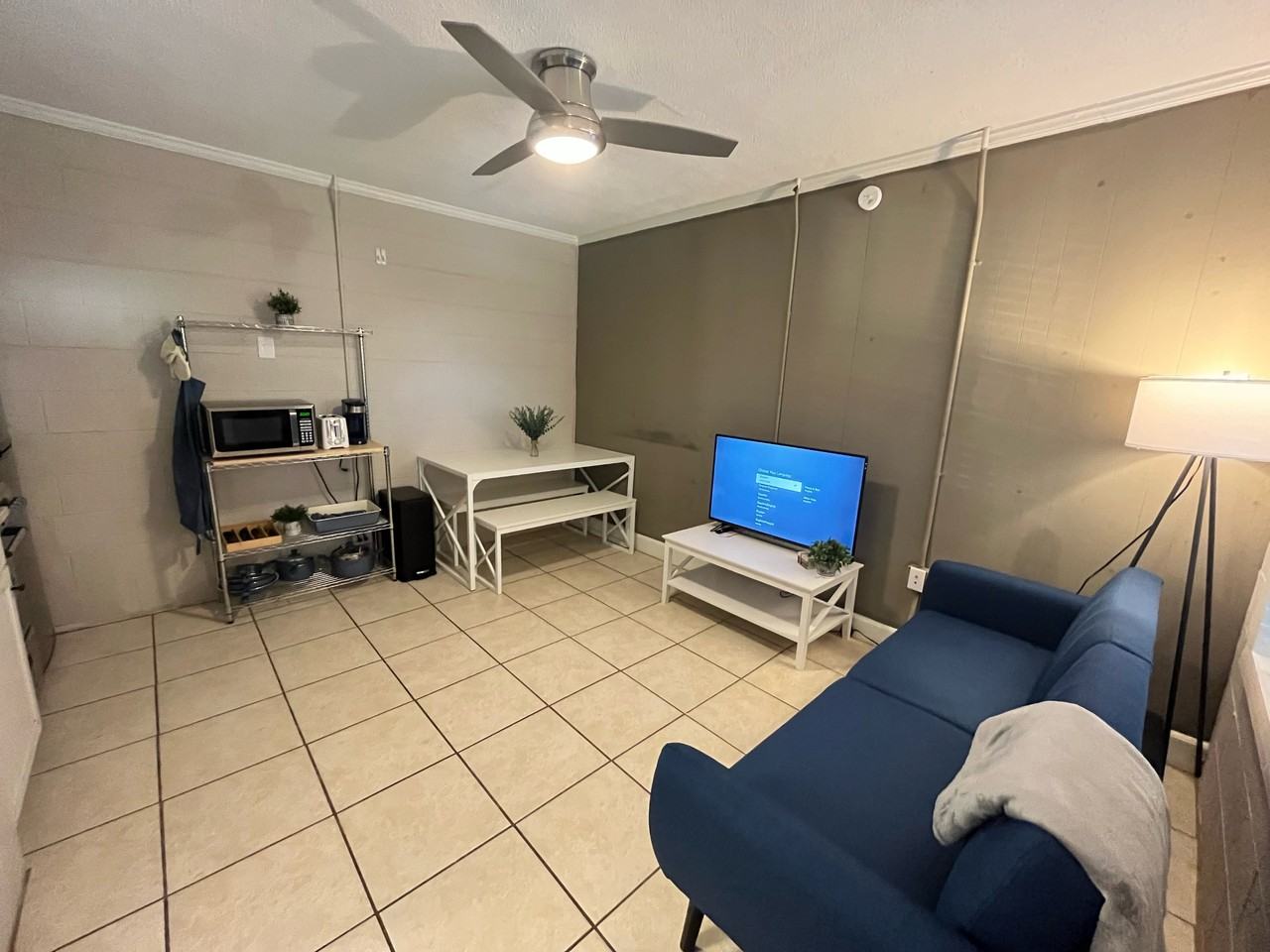 402 South Holly Street - Photo 2 of 11