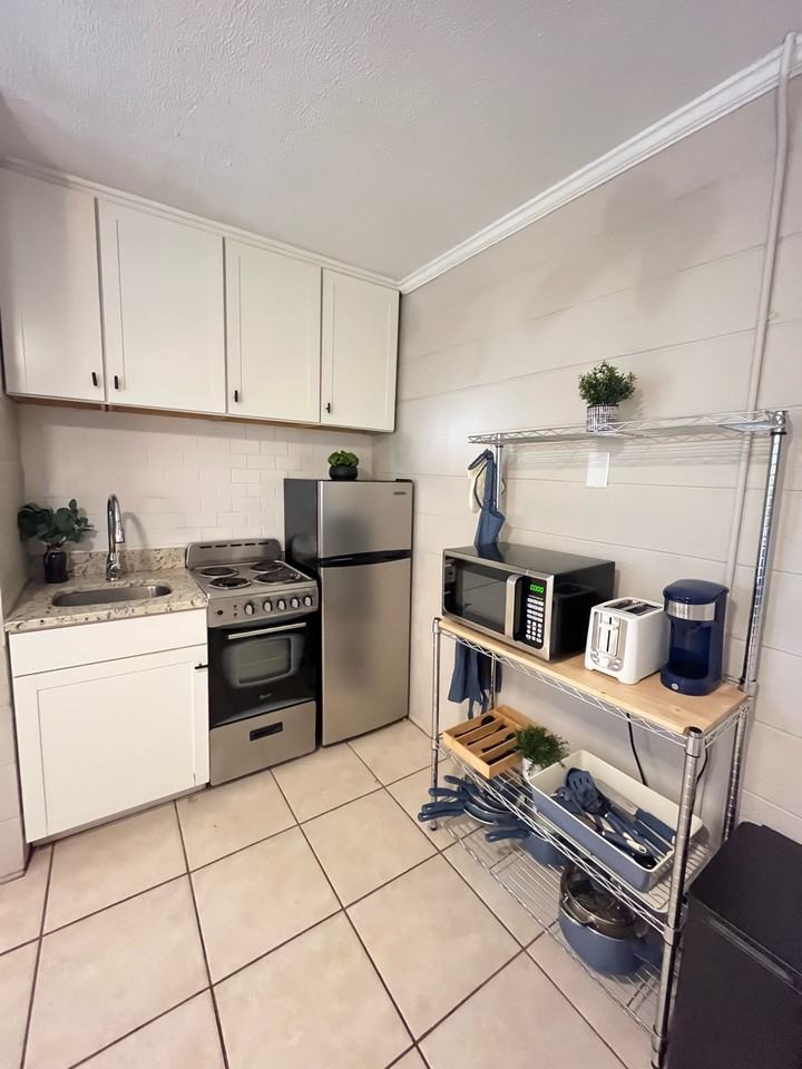 402 South Holly Street - Photo 4 of 11