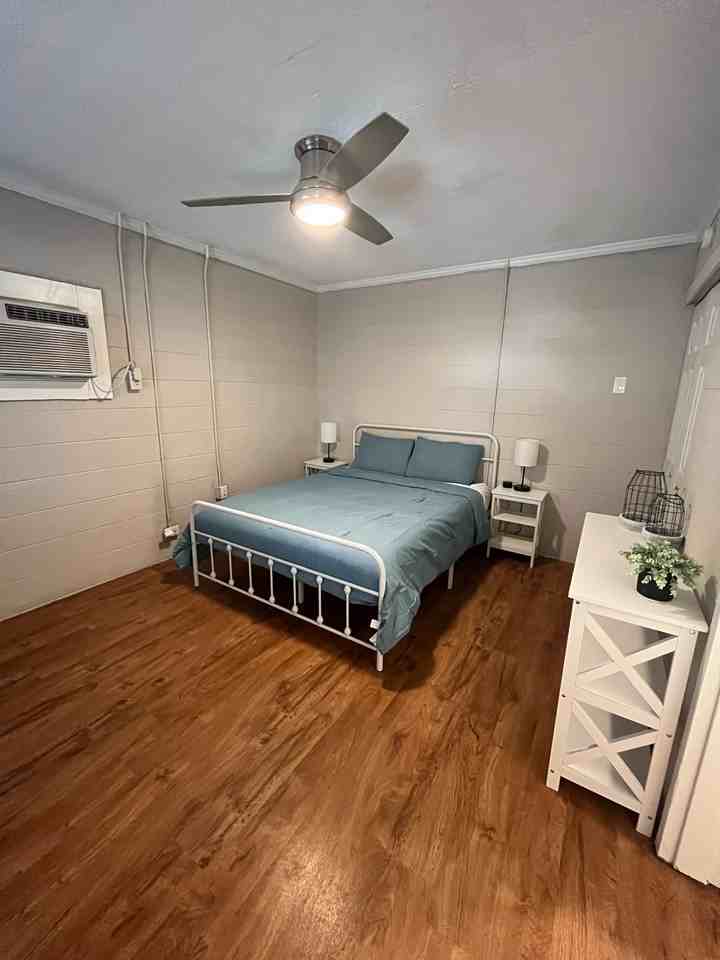 402 South Holly Street - Photo 5 of 11