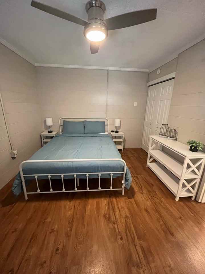 402 South Holly Street - Photo 6 of 11