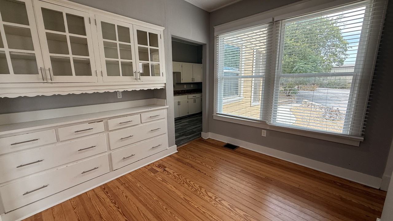 107 Willim Avenue - Photo 6 of 9