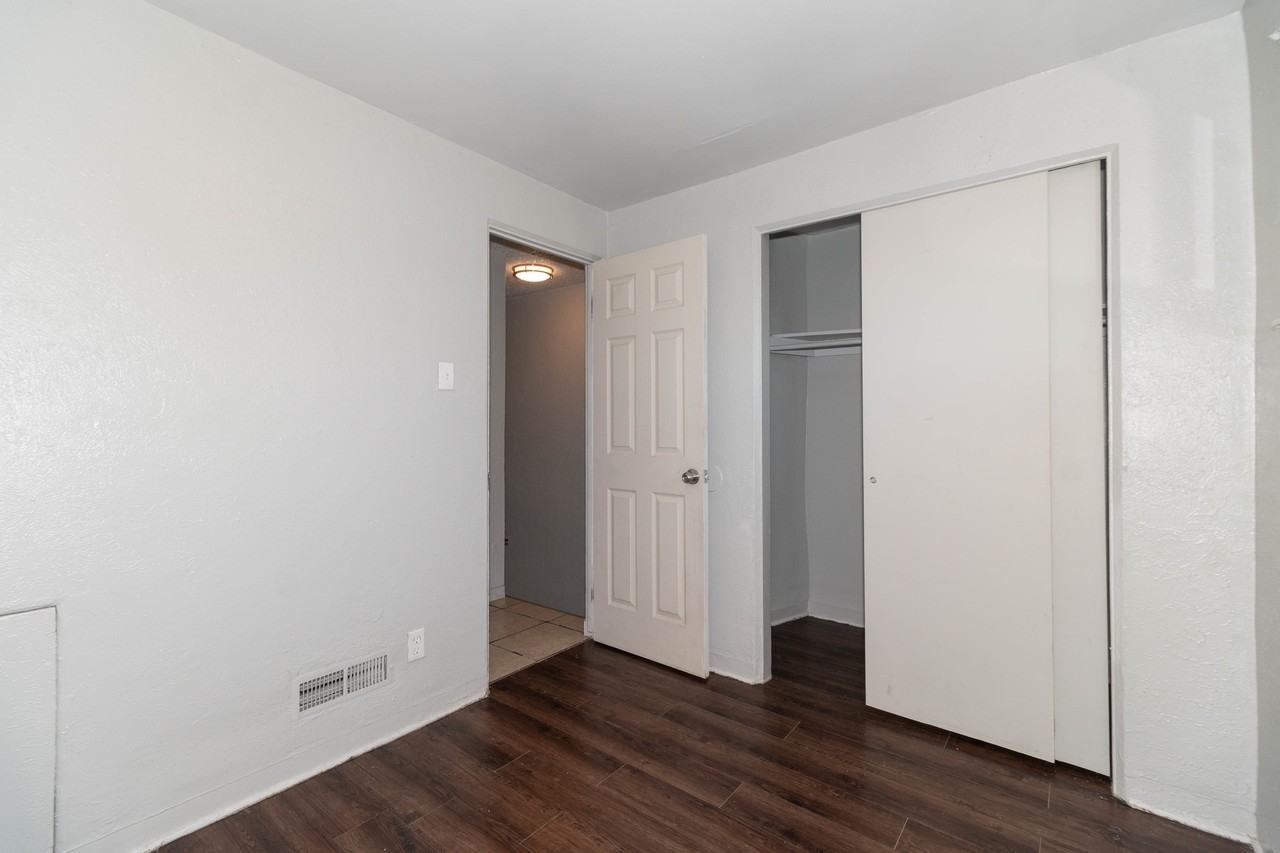 1109 Akron Street - Photo 5 of 16