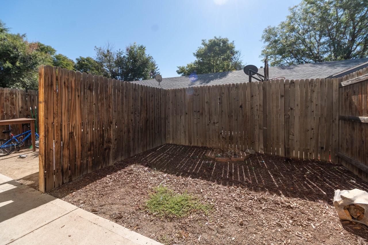 1109 Akron Street - Photo 6 of 16