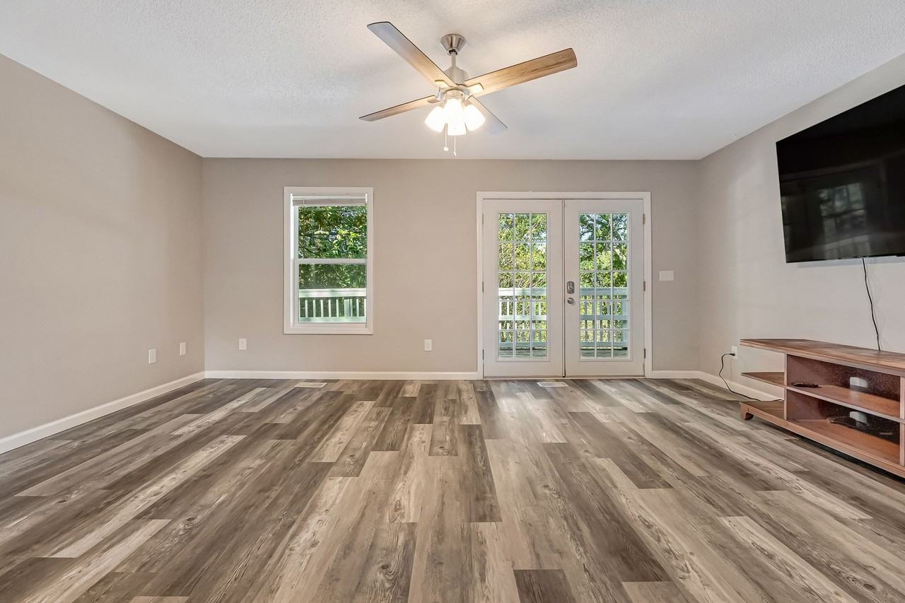 213 Honeysuckle Way - Photo 7 of 50
