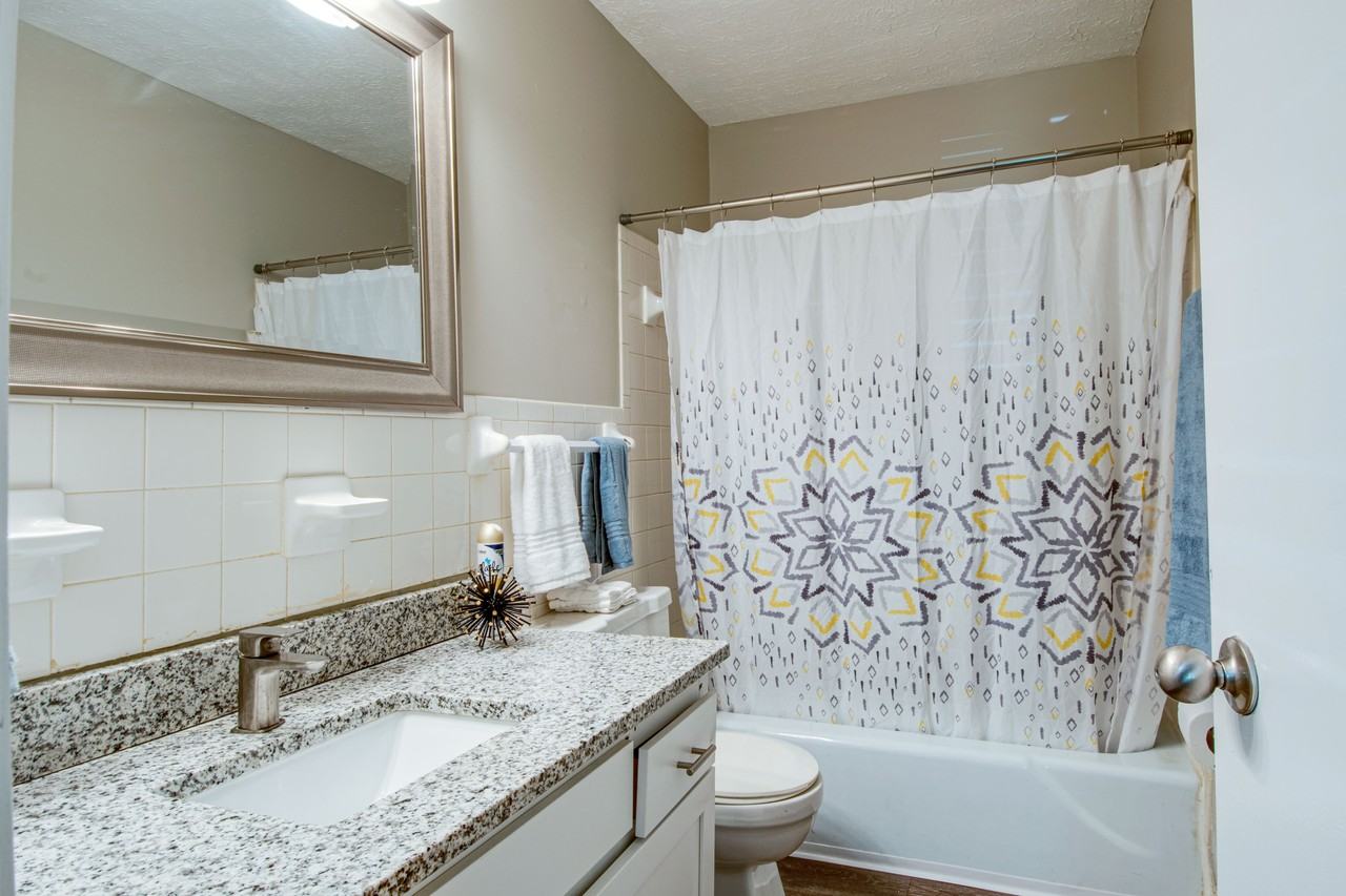 z-120125-The Monroe - Photo 5 of 24