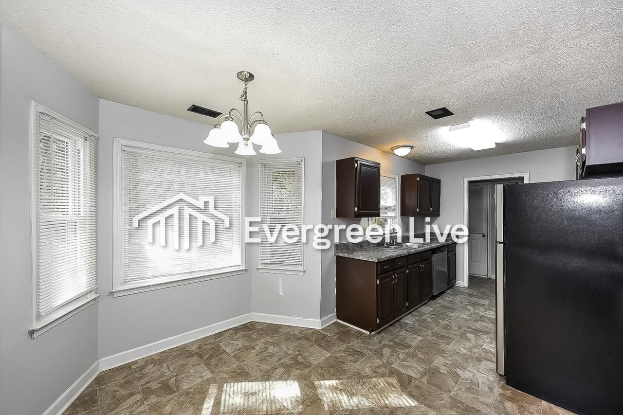 213 Whitehurst Way - Photo 4 of 10