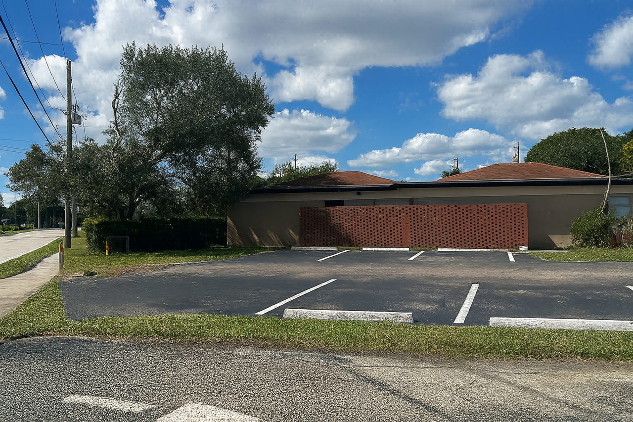 1755 Forest Hill Blvd West Palm Beach, FL 33406 - Photo 2 of 37