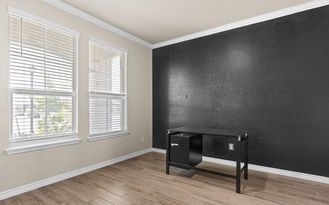 1203 Roma St - Photo 6 of 18