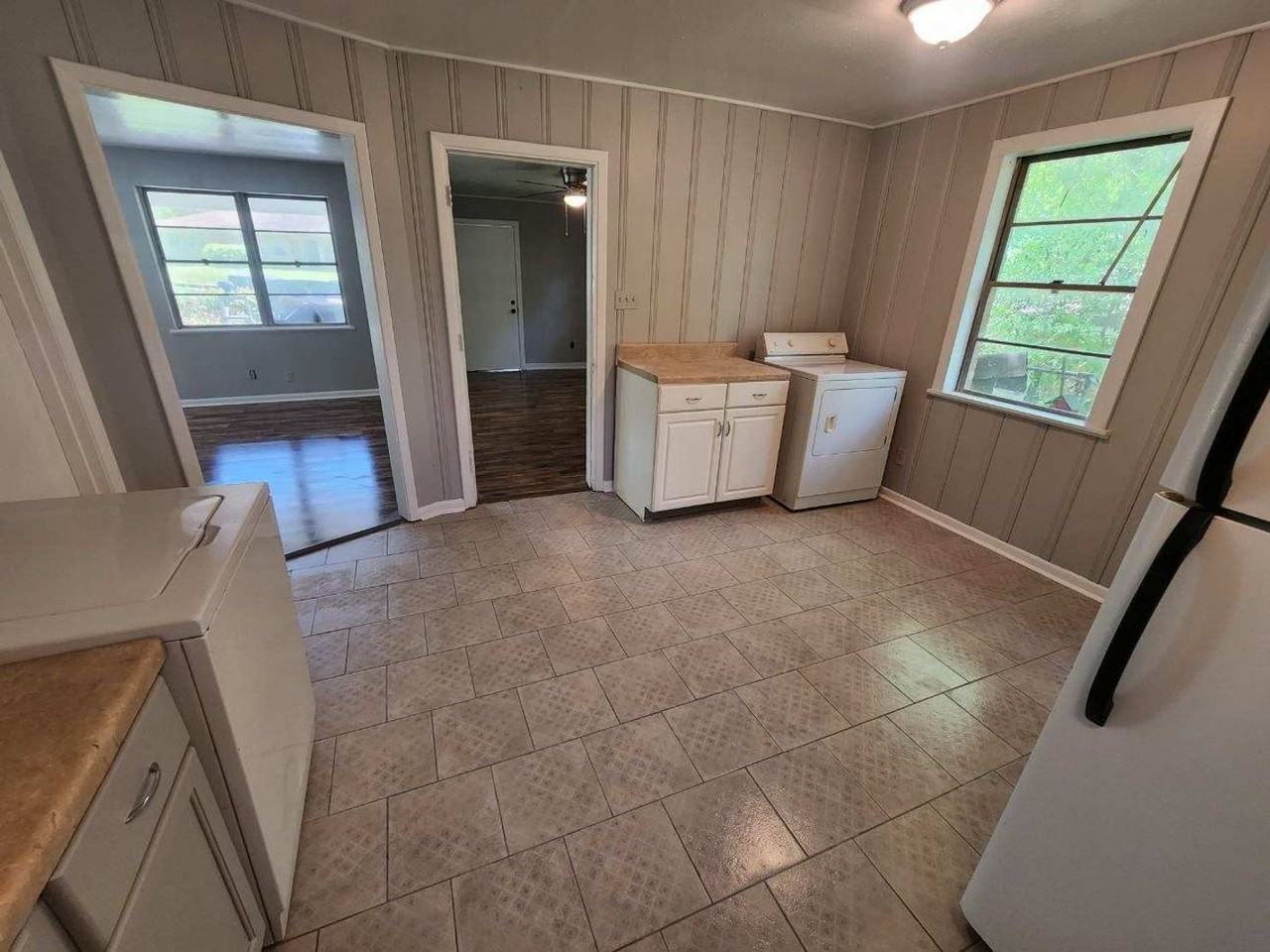 3832 Claiborne Ave - Photo 2 of 8