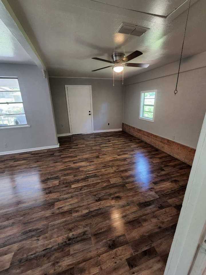 3832 Claiborne Ave - Photo 3 of 8