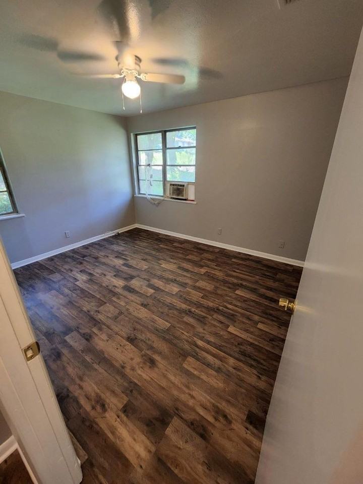 3832 Claiborne Ave - Photo 5 of 8