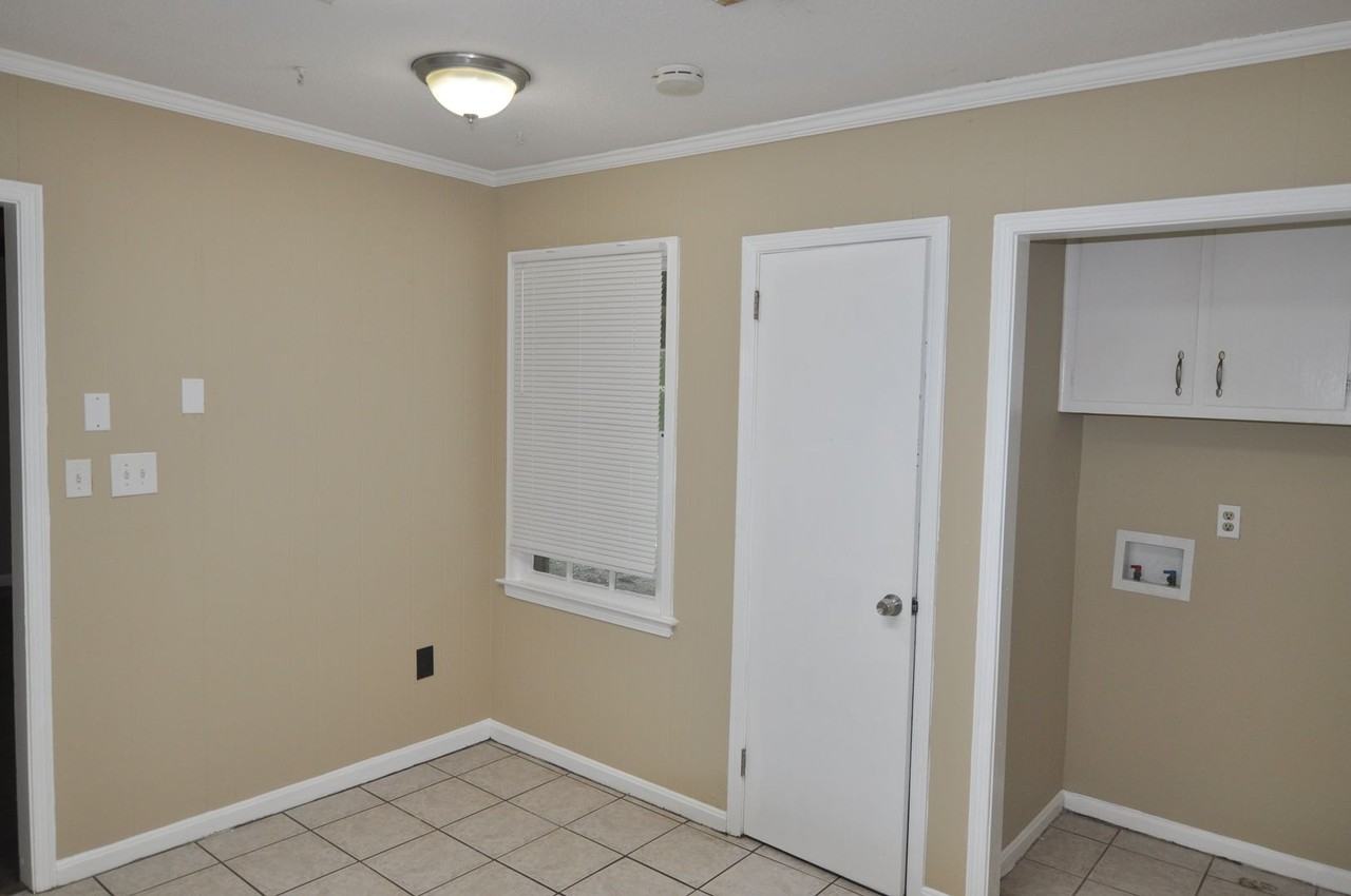 2737 S Wallace Dr - Photo 5 of 15