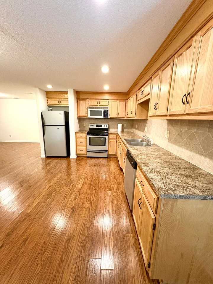 536 Campbell St - Photo 3 of 9