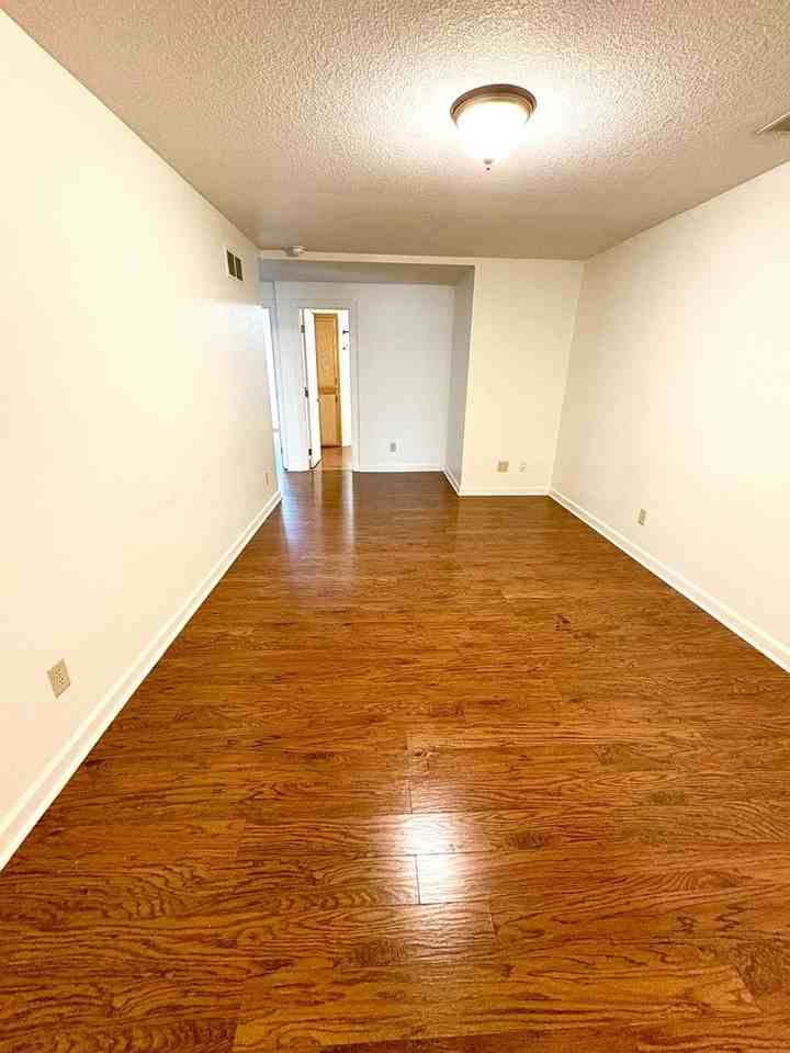 536 Campbell St - Photo 4 of 9