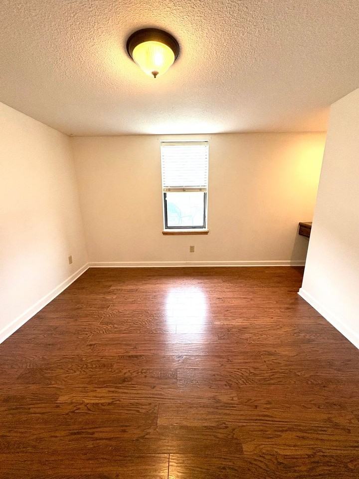 536 Campbell St - Photo 7 of 9