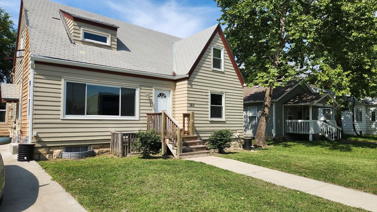 1412 Houston St - Photo 2 of 14