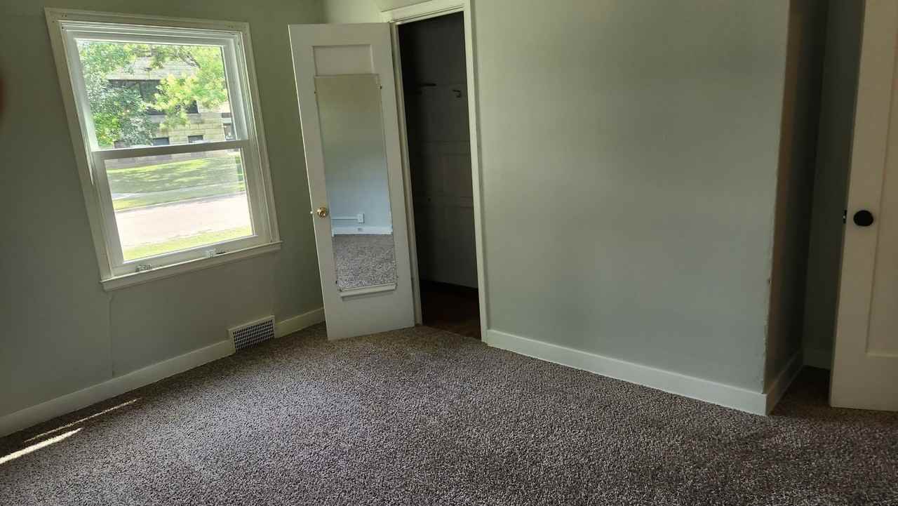 1412 Houston St - Photo 5 of 14