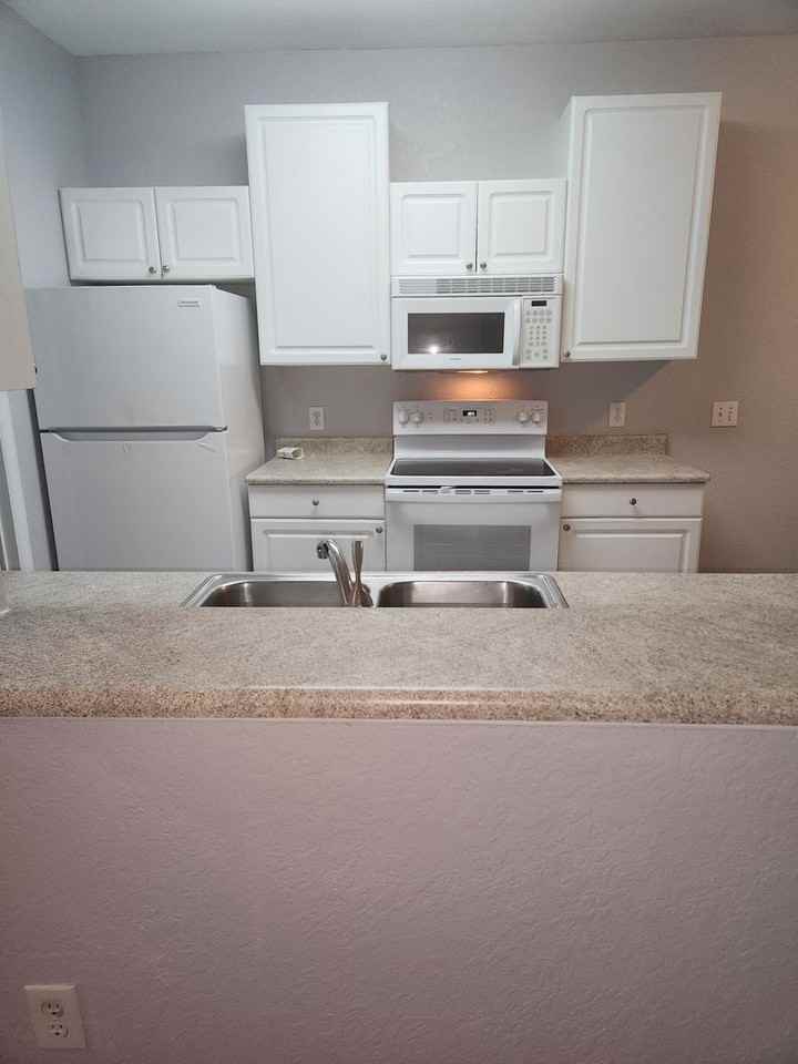 2013 Hemingway Cir - Photo 2 of 7