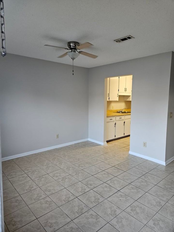 117 Brian Ct - Photo 3 of 7