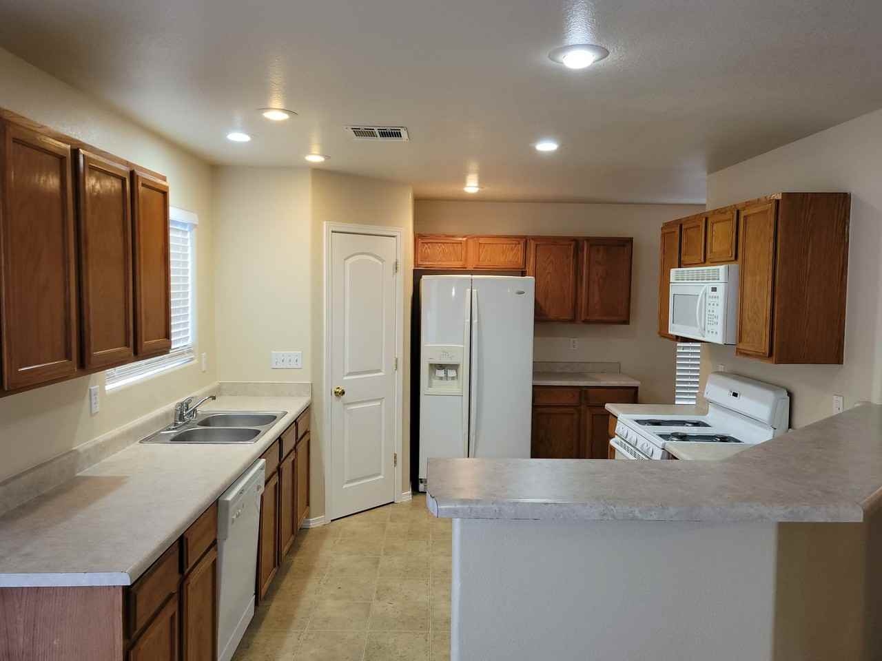 4815 Calle Bella Ave - Photo 6 of 39